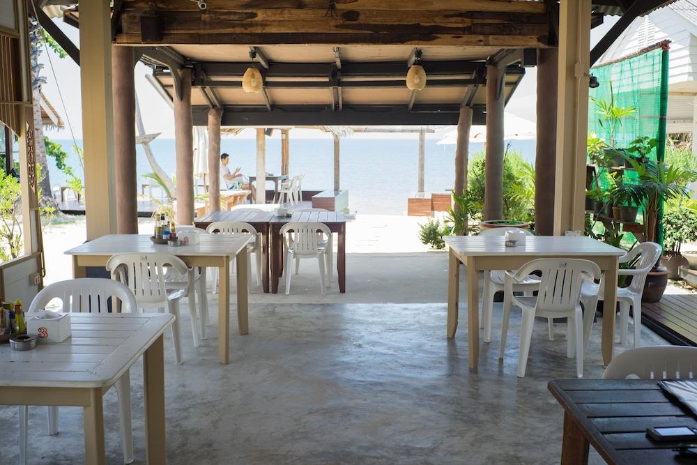 Amity Beach Resort Maret Екстериор снимка