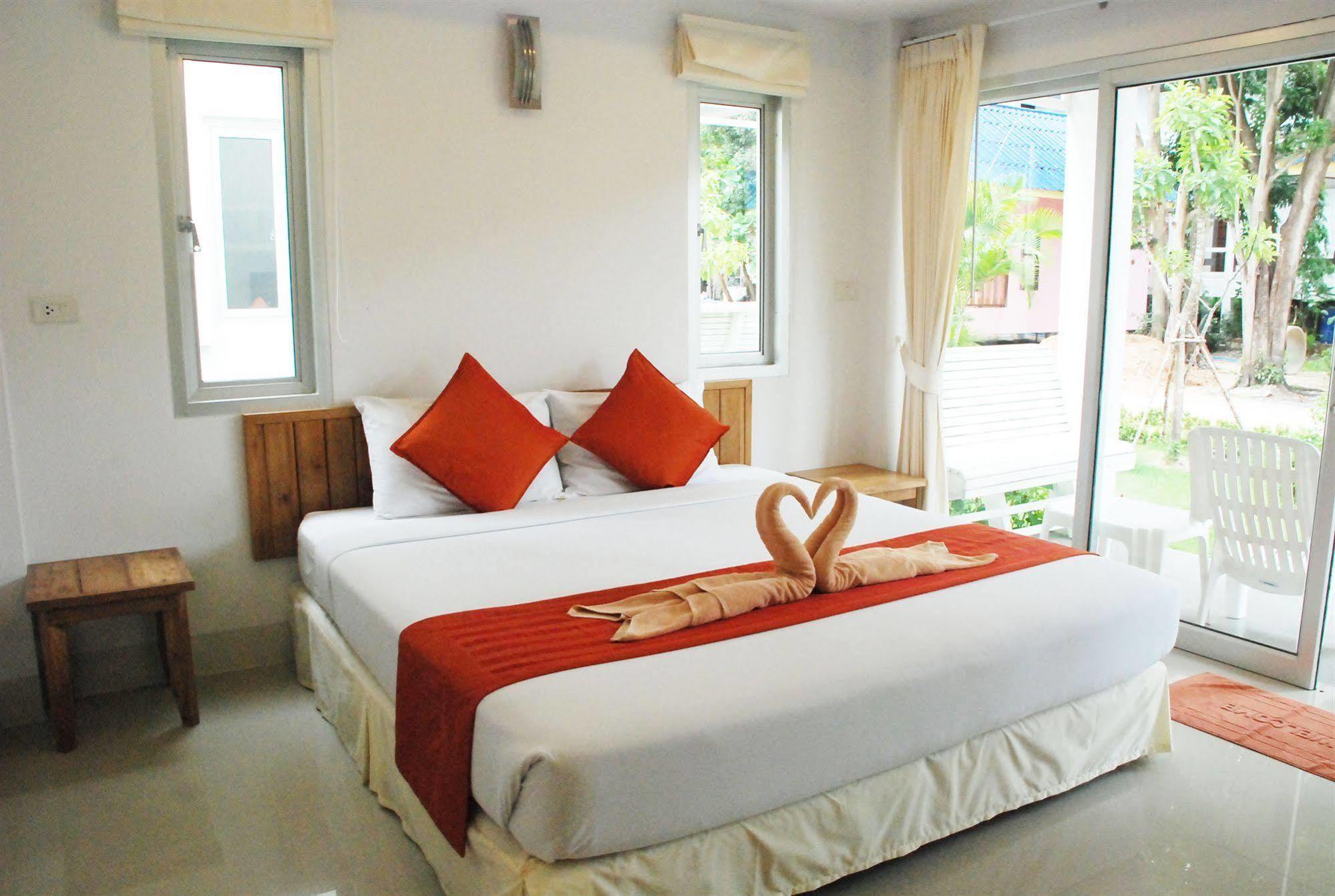 Amity Beach Resort Maret Екстериор снимка
