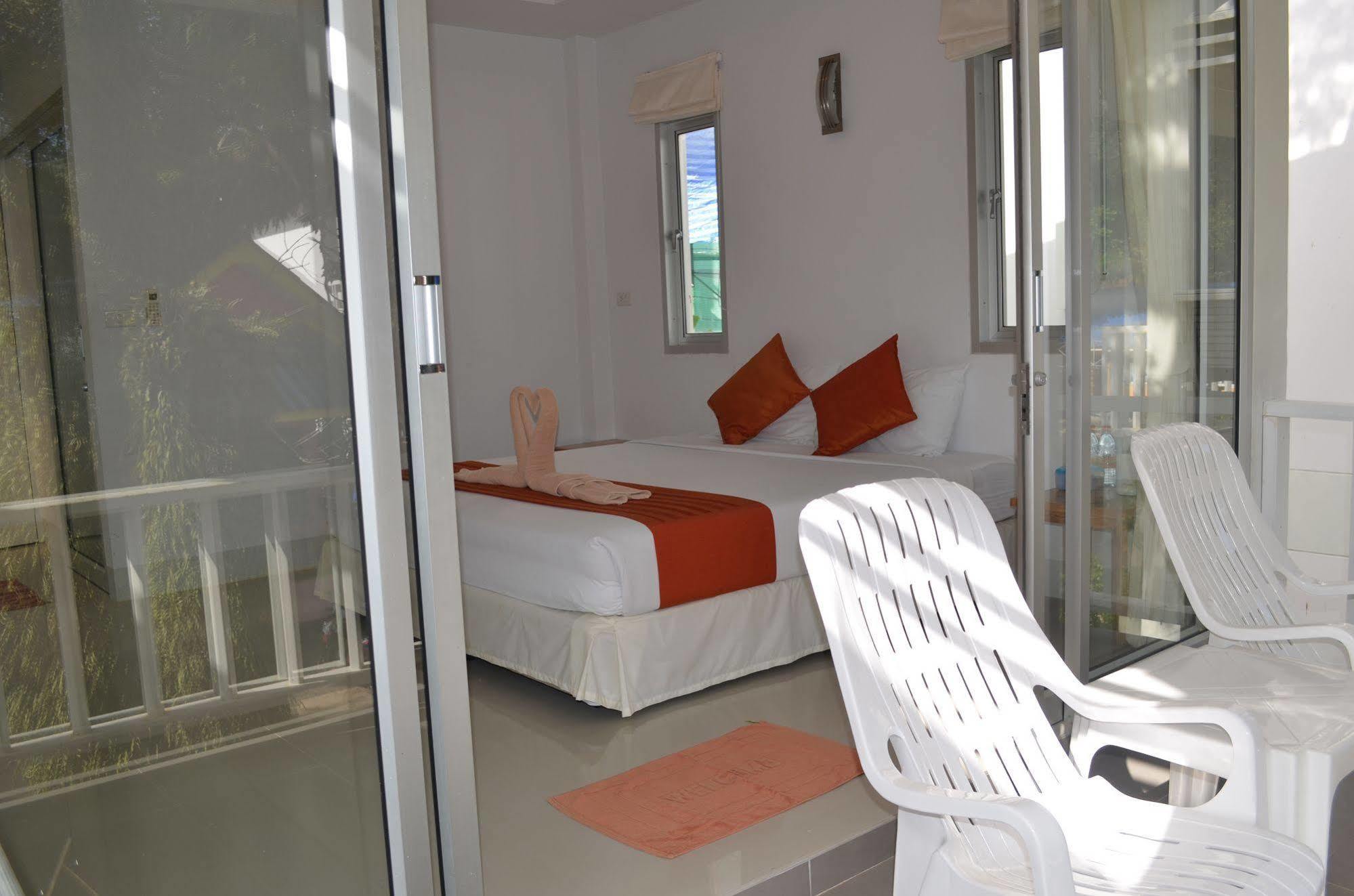Amity Beach Resort Maret Екстериор снимка