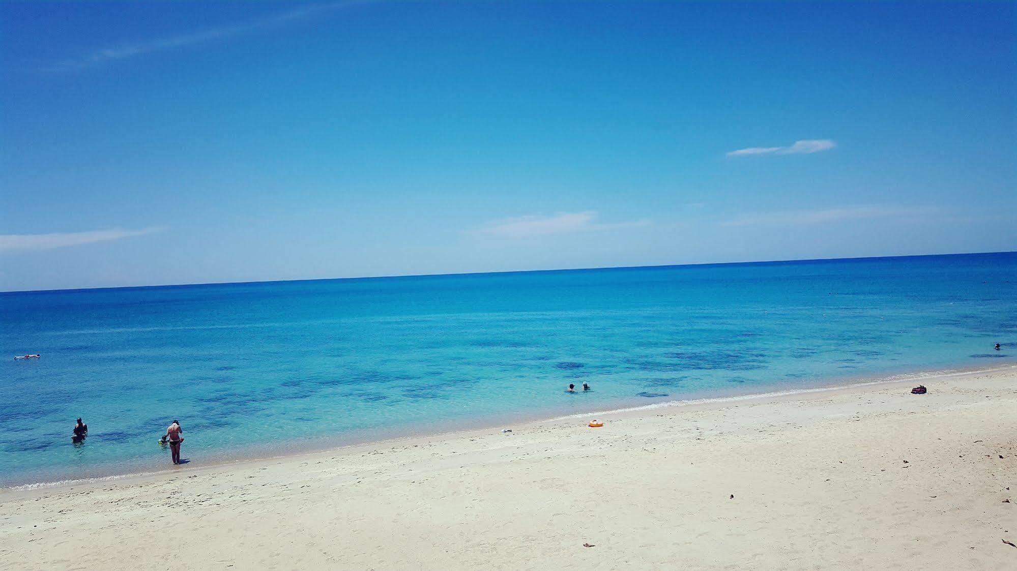 Amity Beach Resort Maret Екстериор снимка