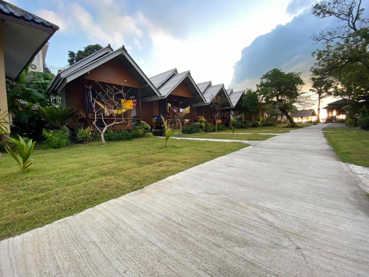 Amity Beach Resort Maret Екстериор снимка